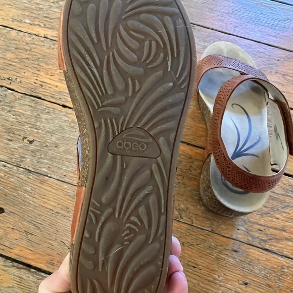 Abeo wedge, sandals. Velcro straps. Delicate pinhole detail. Size 10. - Picture 4 of 5